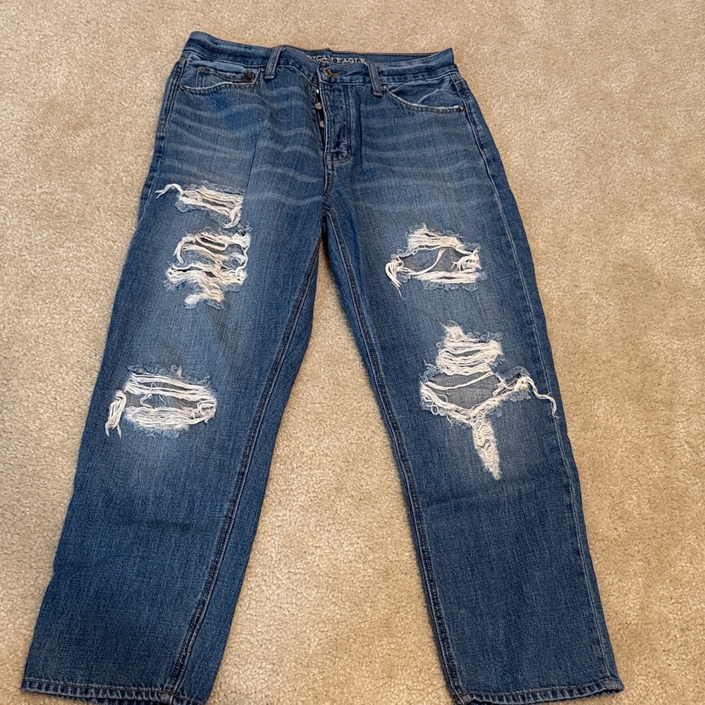 American Eagle vintage high rise Distressed Jeans